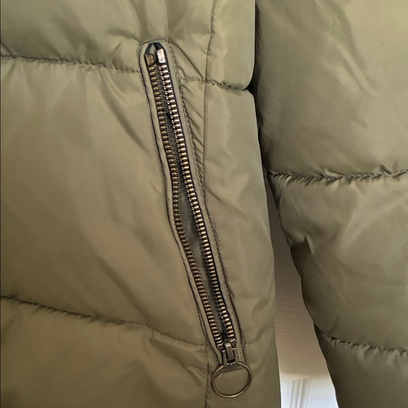 a.n.a Dark Green Puffer Jacket with Light Beige Lining size Large - Picture 4 of 7